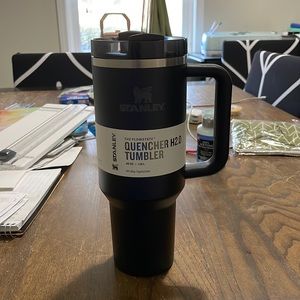 Black 40oz Stanley 2.0